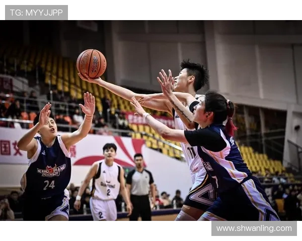 南京篮球队在挑战赛中的力量表现分析与点评展现团队精神与竞技水平